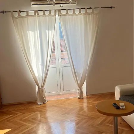 Maja Apartment *